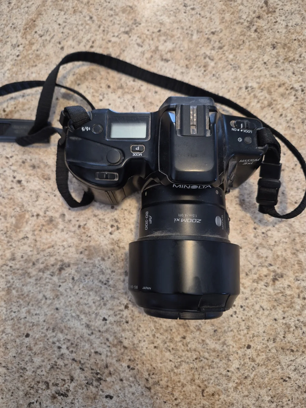 Minolta Maxxum 3Xi Digital Camera Kit in Black with Zoom Lens